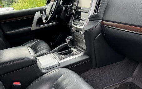 Toyota Land Cruiser 200, 2016 год, 5 350 000 рублей, 21 фотография
