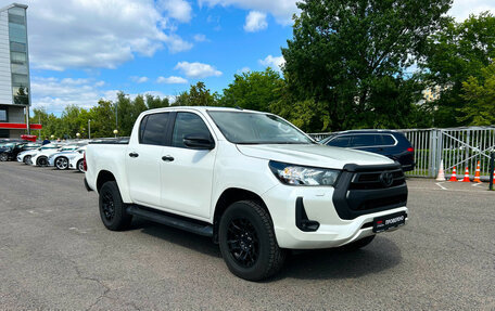 Toyota Hilux VIII, 2020 год, 3 590 000 рублей, 3 фотография