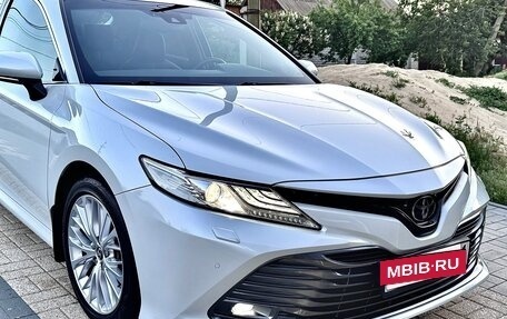 Toyota Camry, 2019 год, 3 550 000 рублей, 2 фотография