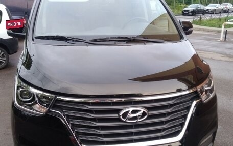 Hyundai H-1 II рестайлинг, 2021 год, 6 400 000 рублей, 2 фотография