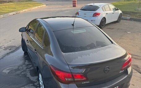Opel Astra J, 2013 год, 990 000 рублей, 3 фотография