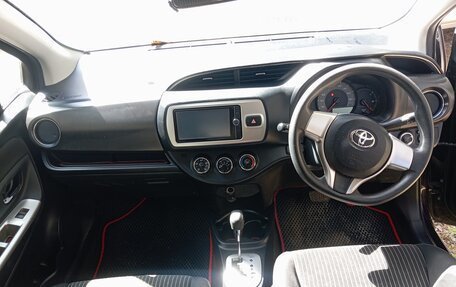 Toyota Vitz, 2014 год, 820 000 рублей, 7 фотография