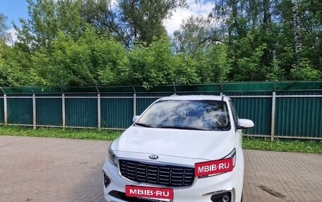 KIA Carnival III, 2019 год, 3 100 000 рублей, 2 фотография