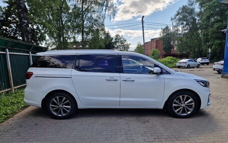 KIA Carnival III, 2019 год, 3 100 000 рублей, 5 фотография