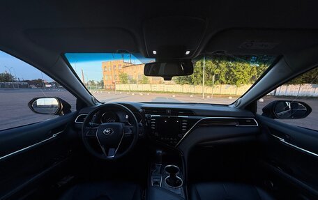 Toyota Camry, 2019 год, 3 200 000 рублей, 10 фотография