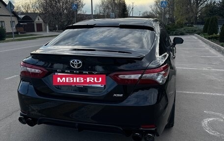 Toyota Camry, 2018 год, 2 850 000 рублей, 4 фотография