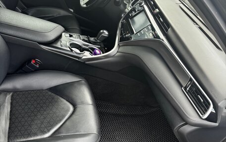 Toyota Camry, 2018 год, 2 850 000 рублей, 18 фотография