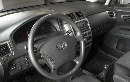 Toyota Avensis Verso I рестайлинг, 2003 год, 810 000 рублей, 3 фотография