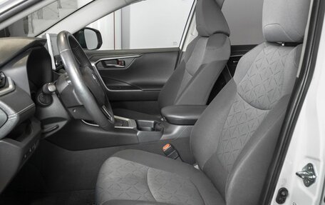 Toyota RAV4, 2021 год, 11 фотография