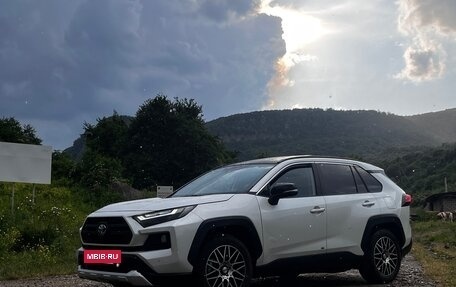 Toyota RAV4, 2023 год, 3 000 000 рублей, 2 фотография