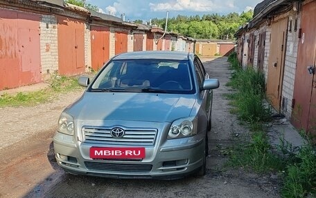 Toyota Avensis III рестайлинг, 2004 год, 550 000 рублей, 2 фотография