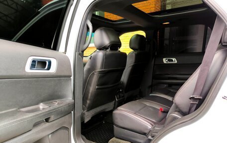 Ford Explorer VI, 2013 год, 1 900 000 рублей, 24 фотография