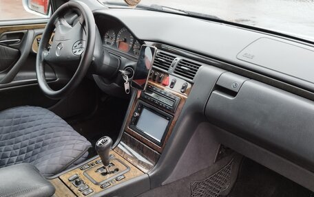 Mercedes-Benz E-Класс, 2000 год, 580 000 рублей, 2 фотография