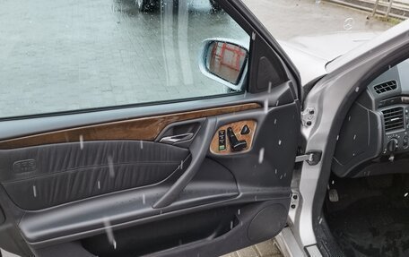 Mercedes-Benz E-Класс, 2000 год, 580 000 рублей, 13 фотография