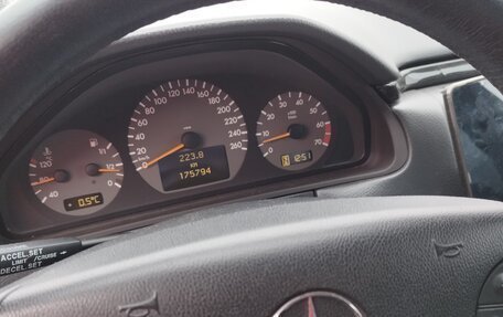 Mercedes-Benz E-Класс, 2000 год, 580 000 рублей, 11 фотография