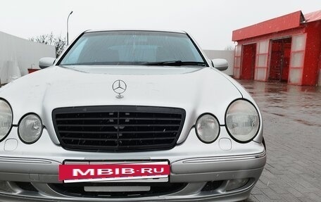 Mercedes-Benz E-Класс, 2000 год, 580 000 рублей, 5 фотография