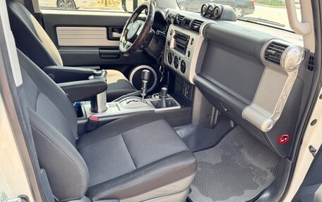 Toyota FJ Cruiser, 2021 год, 6 150 000 рублей, 16 фотография