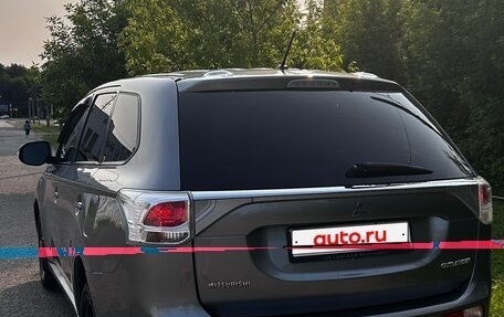 Mitsubishi Outlander III рестайлинг 3, 2013 год, 1 300 000 рублей, 8 фотография
