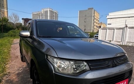 Mitsubishi Outlander III рестайлинг 3, 2013 год, 1 300 000 рублей, 4 фотография