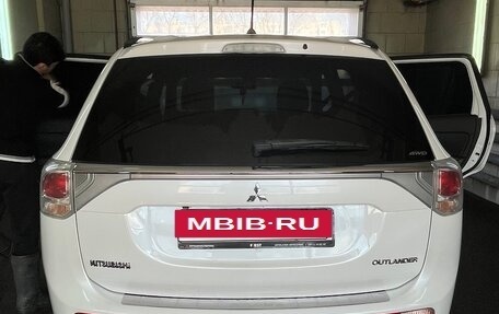 Mitsubishi Outlander III рестайлинг 3, 2014 год, 1 500 000 рублей, 2 фотография