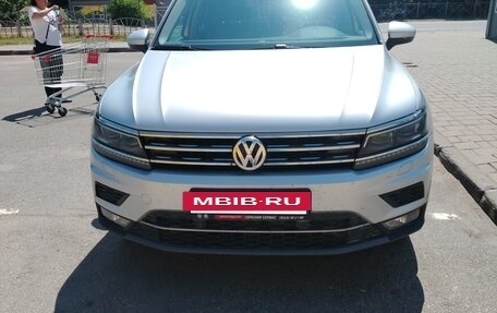 Volkswagen Tiguan II, 2018 год, 2 750 000 рублей, 2 фотография