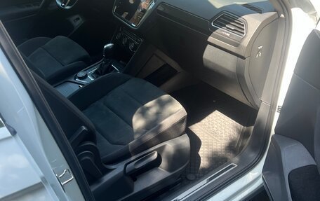 Volkswagen Tiguan II, 2018 год, 3 200 000 рублей, 3 фотография