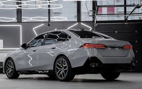 BMW 5 серия, 2024 год, 6 950 000 рублей, 2 фотография