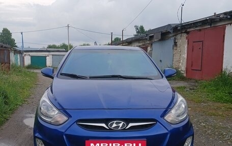Hyundai Solaris II рестайлинг, 2011 год, 620 000 рублей, 4 фотография