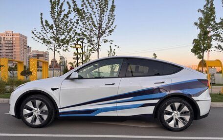 Tesla Model Y I, 2023 год, 3 980 000 рублей, 6 фотография