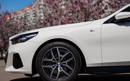 BMW 5 серия, 2024 год, 6 890 000 рублей, 6 фотография