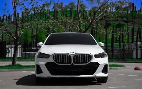BMW 5 серия, 2024 год, 6 890 000 рублей, 3 фотография