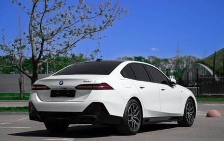 BMW 5 серия, 2024 год, 6 890 000 рублей, 10 фотография
