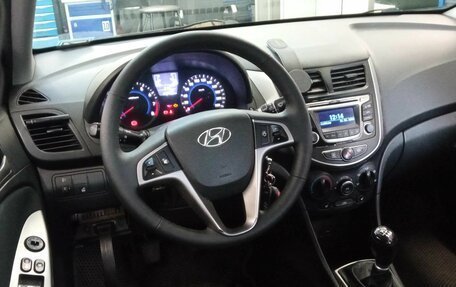 Hyundai Solaris II рестайлинг, 2015 год, 870 000 рублей, 5 фотография
