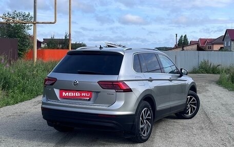 Volkswagen Tiguan II, 2018 год, 2 449 000 рублей, 3 фотография
