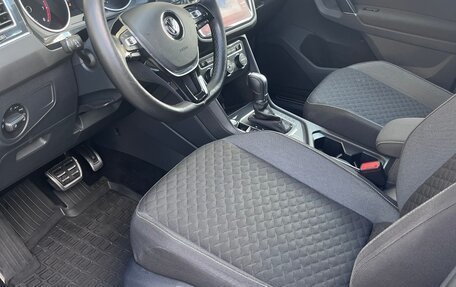 Volkswagen Tiguan II, 2018 год, 2 449 000 рублей, 12 фотография