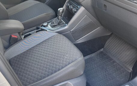 Volkswagen Tiguan II, 2018 год, 2 449 000 рублей, 13 фотография
