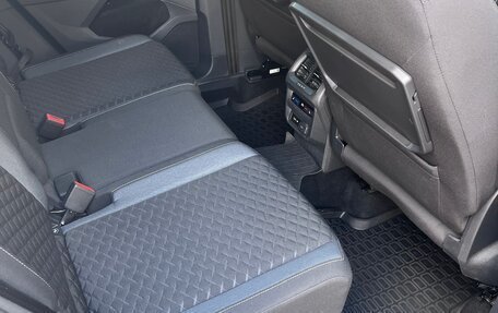 Volkswagen Tiguan II, 2018 год, 2 449 000 рублей, 14 фотография