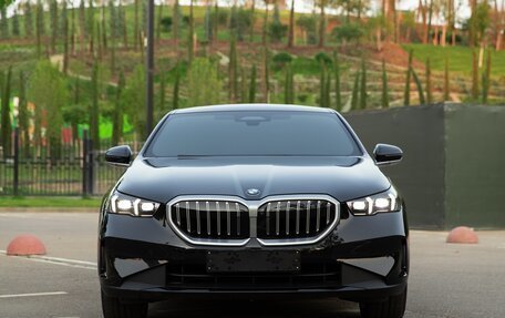 BMW 5 серия, 2024 год, 7 590 000 рублей, 2 фотография