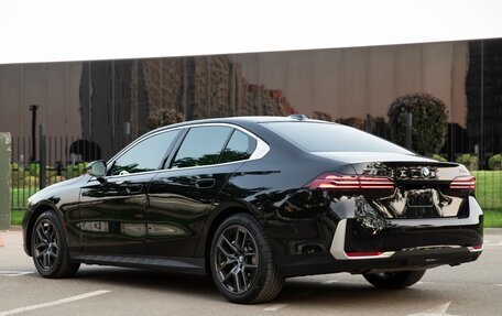 BMW 5 серия, 2024 год, 7 590 000 рублей, 12 фотография
