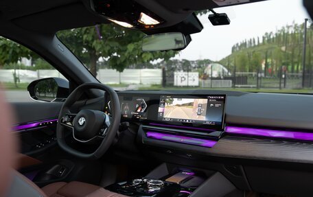 BMW 5 серия, 2024 год, 7 590 000 рублей, 38 фотография