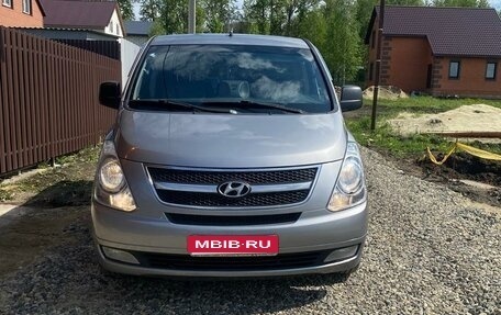 Hyundai Grand Starex Grand Starex I рестайлинг 2, 2011 год, 1 750 000 рублей, 1 фотография