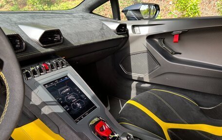 Lamborghini Huracán, 2021 год, 28 500 000 рублей, 13 фотография