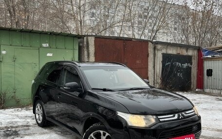 Mitsubishi Outlander III рестайлинг 3, 2013 год, 1 300 000 рублей, 2 фотография