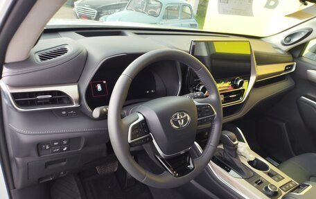 Toyota Highlander, 2025 год, 5 700 000 рублей, 13 фотография