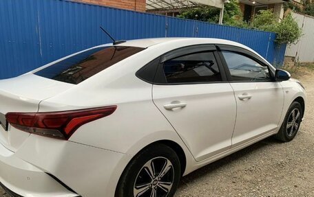 Hyundai Solaris II рестайлинг, 2021 год, 1 200 000 рублей, 1 фотография