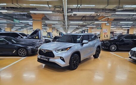 Toyota Highlander, 2023 год, 5 800 000 рублей, 2 фотография