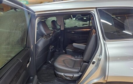 Toyota Highlander, 2023 год, 5 800 000 рублей, 4 фотография