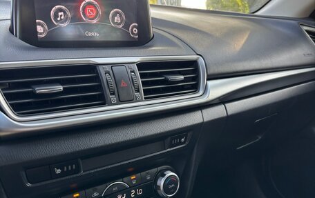 Mazda 3, 2018 год, 2 200 000 рублей, 23 фотография