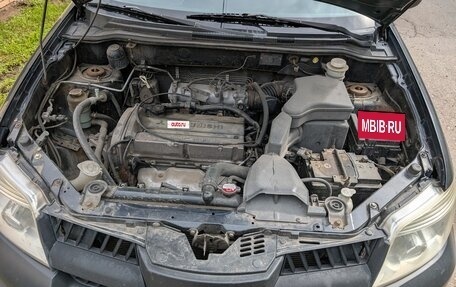Mitsubishi Outlander III рестайлинг 3, 2005 год, 550 000 рублей, 2 фотография