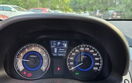 Hyundai Solaris II рестайлинг, 2015 год, 1 100 000 рублей, 3 фотография